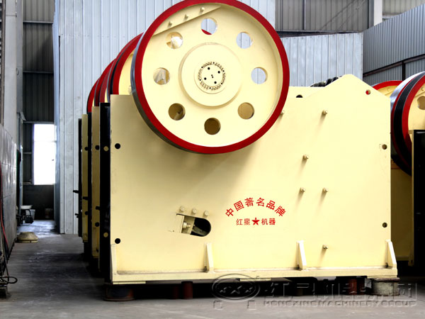 顎式細(xì)碎破碎機(jī)