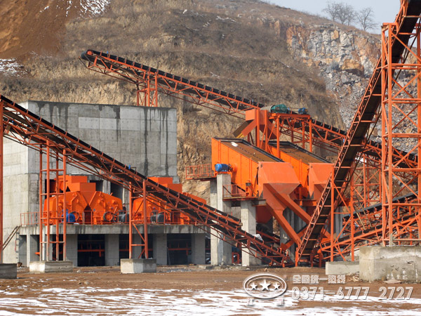 鵝卵石鄂式破碎機(jī)生產(chǎn)現(xiàn)場(chǎng)