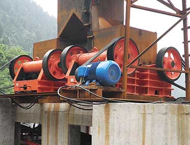 云南昆明PEX-300×1300型顎式破碎機(jī)生產(chǎn)線現(xiàn)場(chǎng)