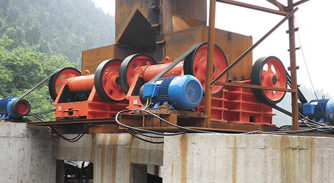 云南昆明PEX-300×1300型顎式破碎機(jī)生產(chǎn)線現(xiàn)場(chǎng)