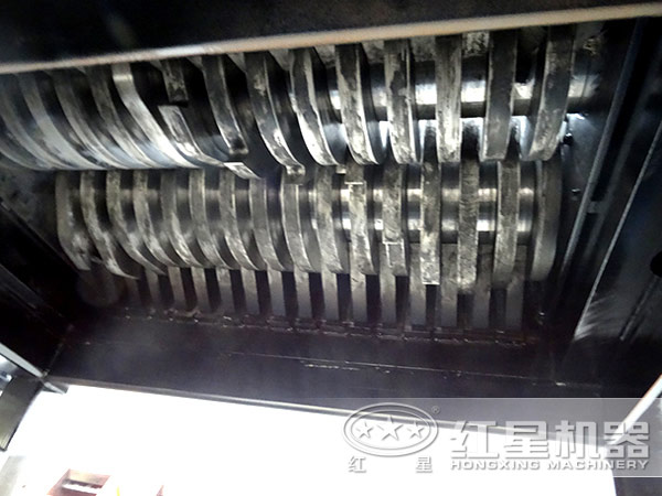 顎式破碎機的內(nèi)部設(shè)計結(jié)構(gòu) 顎式破碎機的內(nèi)部設(shè)計結(jié)構(gòu)