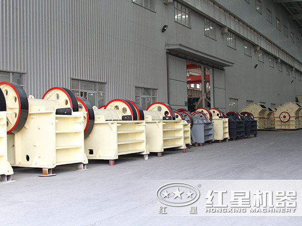 不同型號(hào)的顎式破碎機(jī)