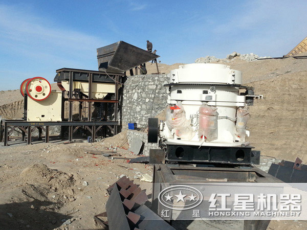 顎式破碎機生產(chǎn)現(xiàn)場 顎式破碎機生產(chǎn)現(xiàn)場