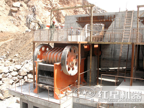 顎式破碎機(jī)生產(chǎn)現(xiàn)場(chǎng)