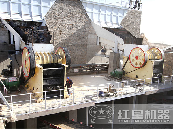 PE750*1060顎式破碎機(jī)生產(chǎn)現(xiàn)場(chǎng) PE750*1060顎式破碎機(jī)生產(chǎn)現(xiàn)場(chǎng)
