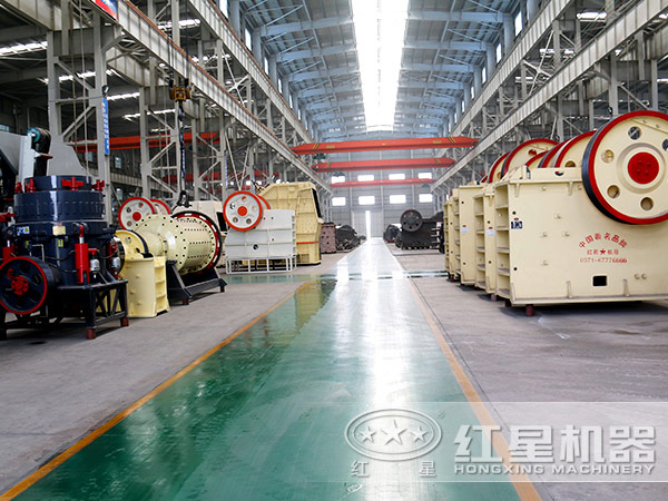 大型顎式破碎機(jī)生產(chǎn)廠家車間 大型顎式破碎機(jī)生產(chǎn)廠家車間