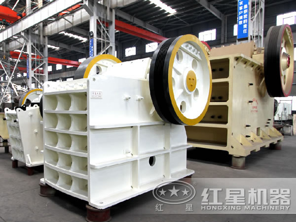 新型顎式破碎機(jī) 新型顎式破碎機(jī)