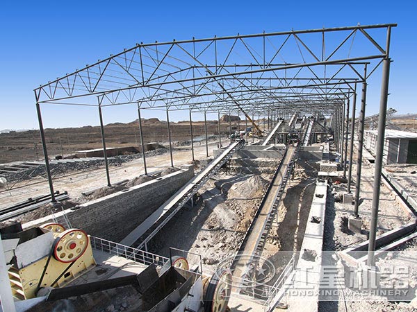 鄂式碎石機生產(chǎn)現(xiàn)場 鄂式碎石機生產(chǎn)現(xiàn)場