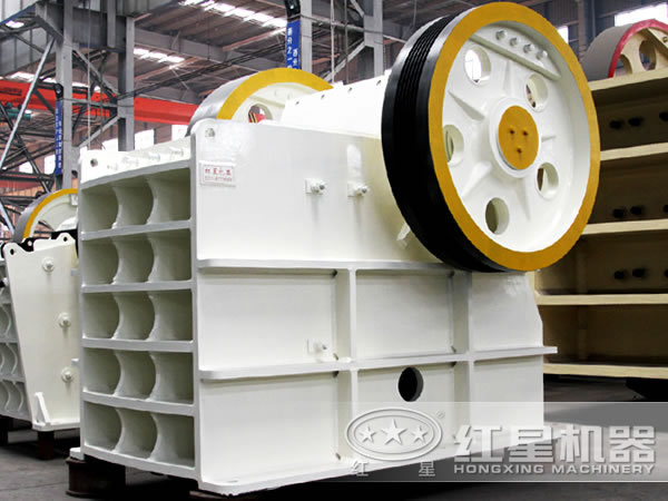 紅星生產(chǎn)的新型破碎機(jī)