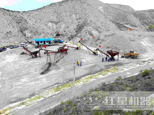 顎式破碎機(jī)破碎生產(chǎn)現(xiàn)場 顎式破碎機(jī)破碎生產(chǎn)現(xiàn)場