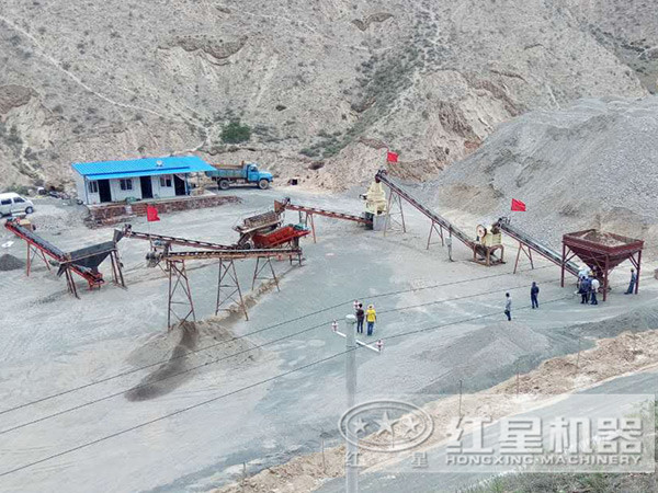 由紅星機(jī)器配置的砂石生產(chǎn)線 由紅星機(jī)器配置的砂石生產(chǎn)線
