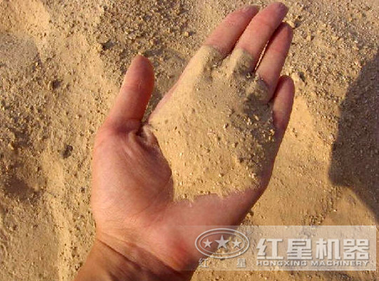 還有沒變的小石子夾在砂子中