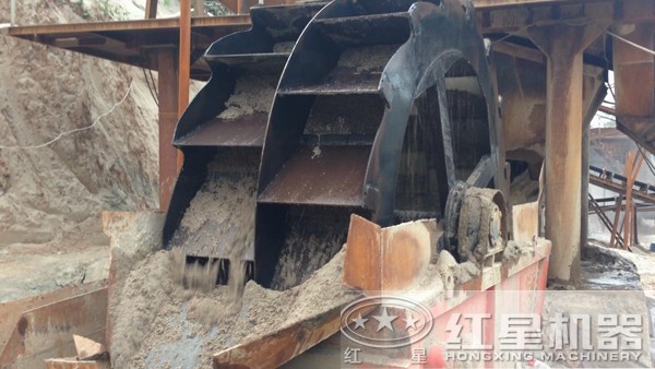 輪斗洗砂機(jī)洗沙現(xiàn)場 輪斗洗砂機(jī)洗沙現(xiàn)場