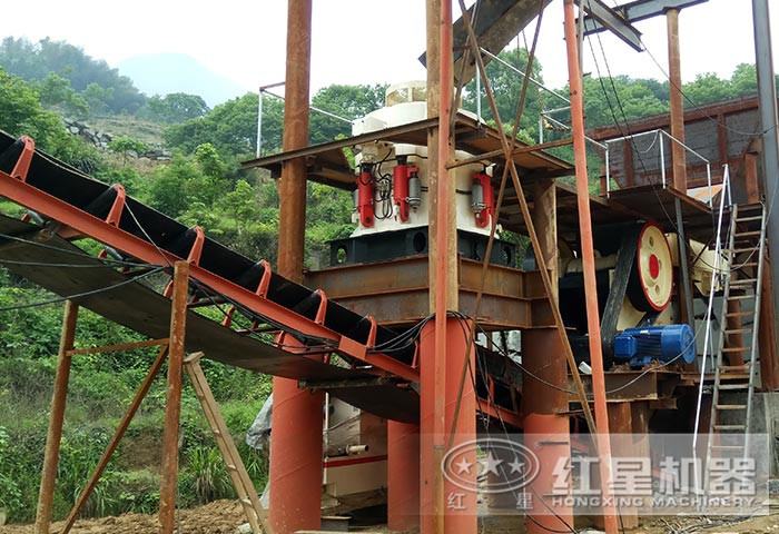 江西日產(chǎn)千噸顎式破碎機(jī)現(xiàn)場(chǎng) 江西日產(chǎn)千噸顎式破碎機(jī)現(xiàn)場(chǎng)