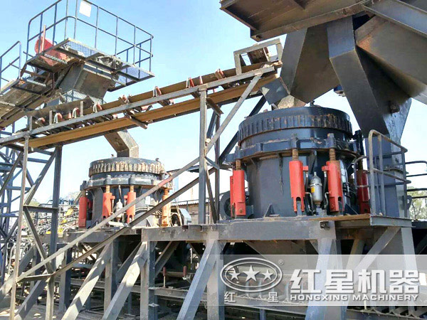 山東濟寧日產(chǎn)8000噸多缸液壓破碎現(xiàn)場