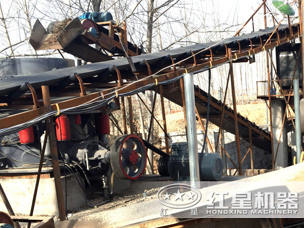 河南洛陽時產(chǎn)200噸多缸液壓圓錐破碎現(xiàn)場