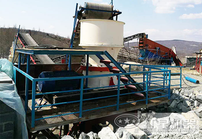 山東濰坊單缸液壓破碎現(xiàn)場