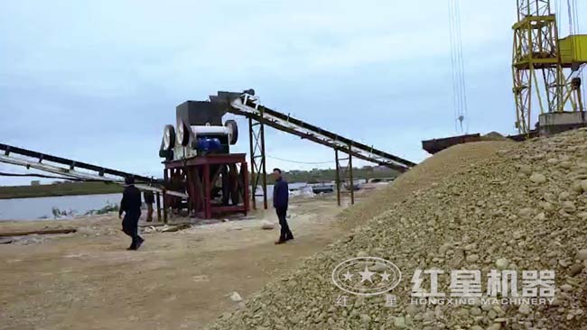 顎式細(xì)破碎機(jī)是用于粗破之后的第二道加工工序的破碎機(jī) 顎式細(xì)破碎機(jī)是用于粗破之后的第二道加工工序的破碎機(jī)