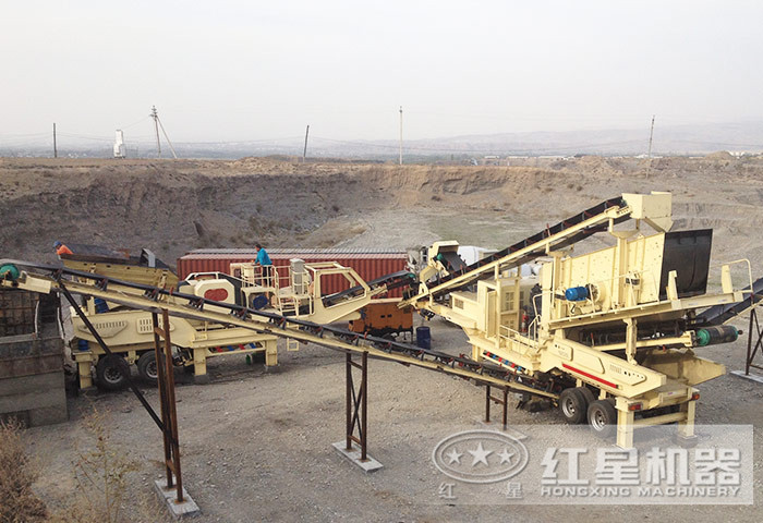 大山深處，日產(chǎn)500方碎石機工作剛剛告一段落，休息片刻更好的加油