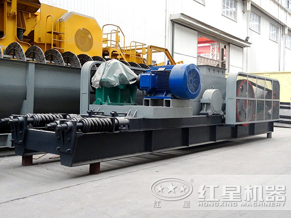 新型齒輥式破碎機(jī)設(shè)備