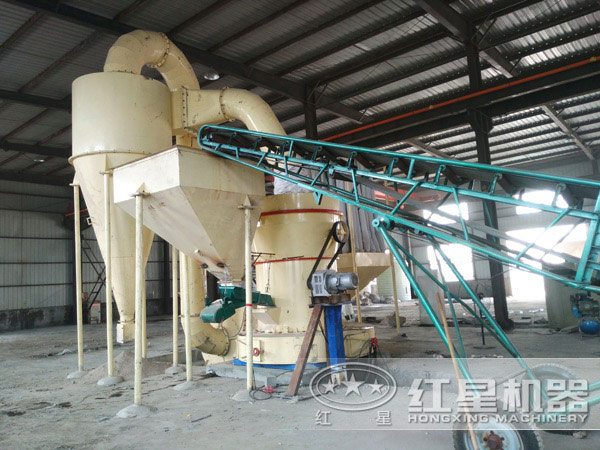 電磁振動給料機位于料斗下方正對磨粉機 電磁振動給料機位于料斗下方正對磨粉機