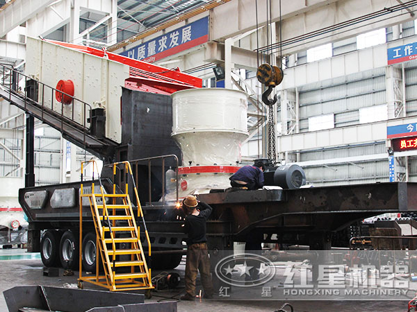 這些車載破碎一體機可都是通過環(huán)保評測的設(shè)備，加工能力、環(huán)保能力不用懷疑