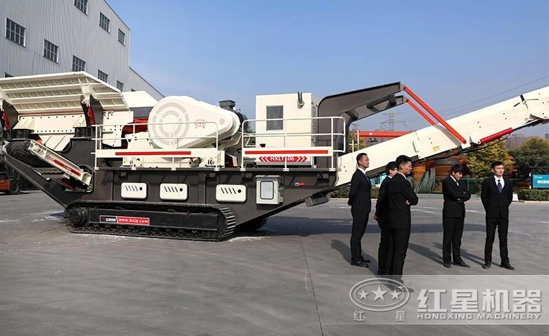 青石移動(dòng)碎石機(jī)——履帶行走，上山爬坡如履平地