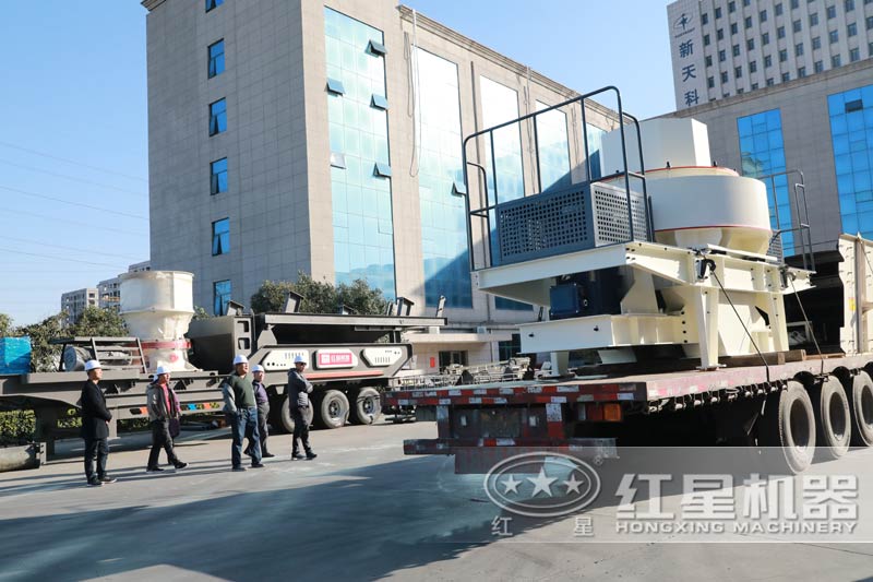 運(yùn)往貴州的砂石設(shè)備(后面看) 運(yùn)往貴州的砂石設(shè)備(后面看)