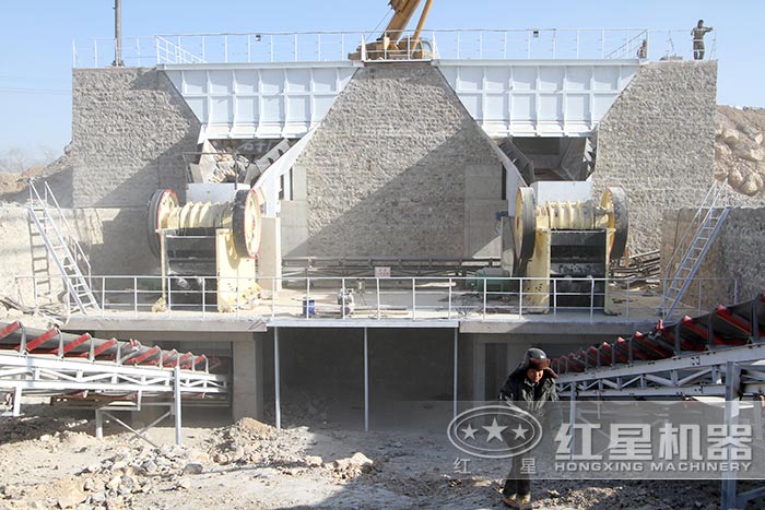 河北日產(chǎn)千噸顎式破碎機(jī)砂石料場(chǎng) 河北日產(chǎn)千噸顎式破碎機(jī)砂石料場(chǎng)