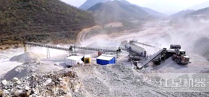 流動(dòng)磕石頭機(jī)加工現(xiàn)場