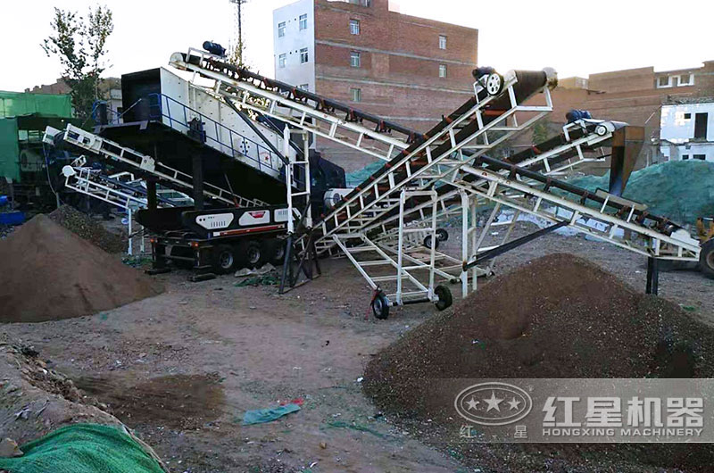 流動(dòng)磕石頭機(jī)兩臺(tái)搭配干活不累