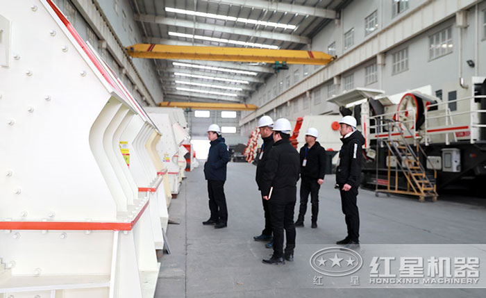 客戶(hù)來(lái)河南機(jī)械廠家參觀考察設(shè)備