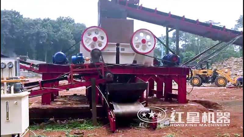 液壓顎式破碎機現(xiàn)場 液壓顎式破碎機現(xiàn)場