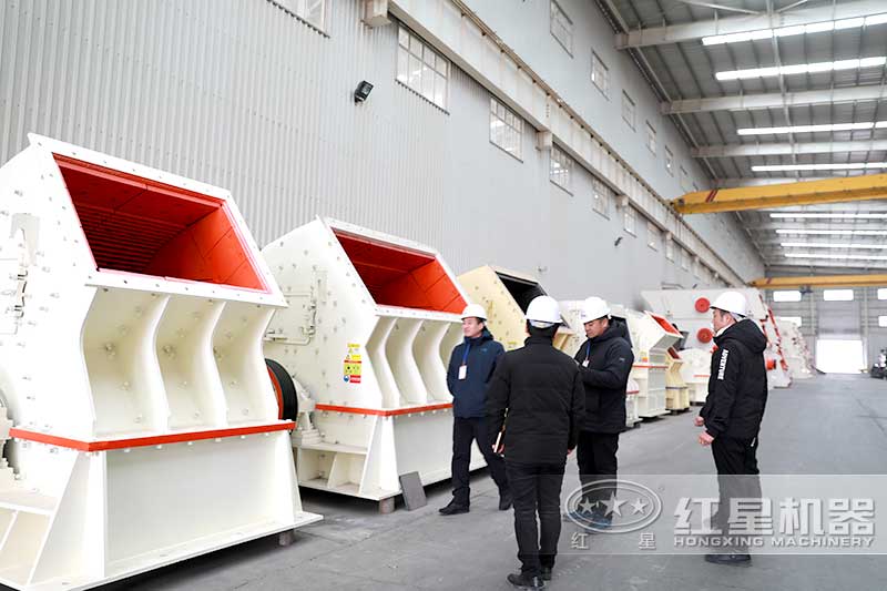 不同系列的重錘式破碎機(jī)設(shè)備 不同系列的重錘式破碎機(jī)設(shè)備