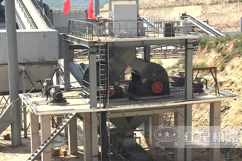 重錘式破碎機(jī)應(yīng)用于大型礦山破碎生產(chǎn)現(xiàn)場(chǎng)實(shí)景 重錘式破碎機(jī)應(yīng)用于大型礦山破碎生產(chǎn)現(xiàn)場(chǎng)實(shí)景