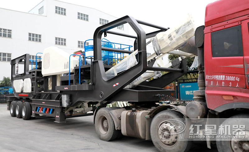 移動(dòng)顎式破碎機(jī)出廠 移動(dòng)顎式破碎機(jī)出廠