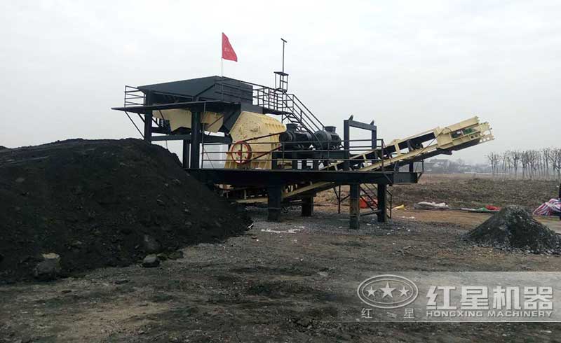 煤泥給料機(jī)與重錘破搭配作業(yè) 煤泥給料機(jī)與重錘破搭配作業(yè)