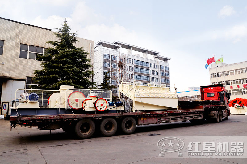 對輥式破碎機(jī)發(fā)貨