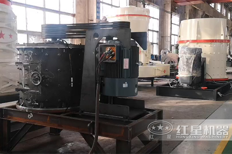 復(fù)合式破碎機(jī)生產(chǎn)車間 復(fù)合式破碎機(jī)生產(chǎn)車間