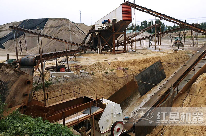 重錘式破碎機(jī)生產(chǎn)砂石料現(xiàn)場