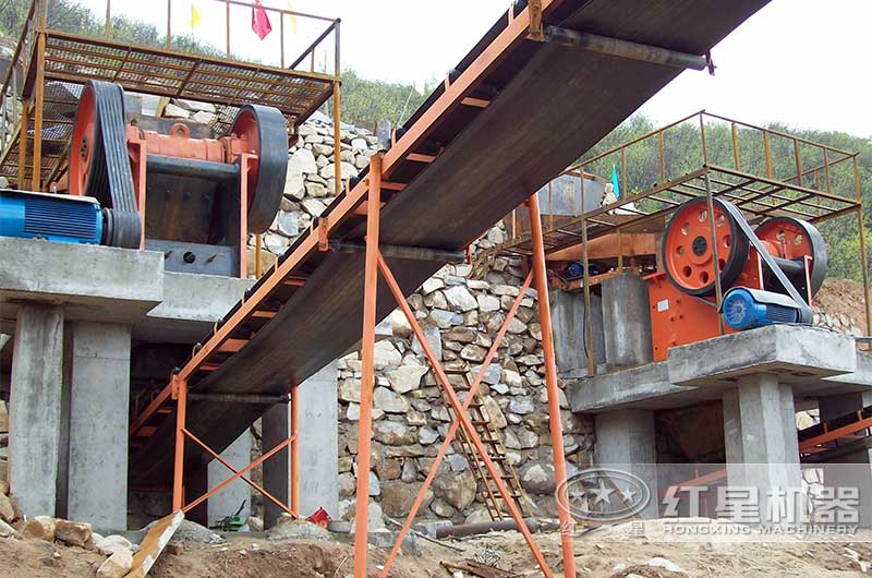 PE-1000*1200顎式破碎機(jī)現(xiàn)場(chǎng) PE-1000*1200顎式破碎機(jī)現(xiàn)場(chǎng)