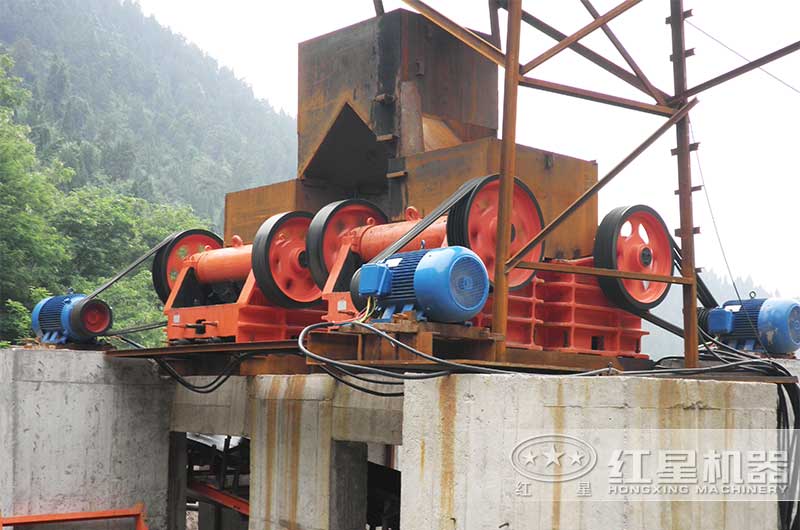 PE300*1300細(xì)顎式破碎機(jī) PE300*1300細(xì)顎式破碎機(jī)