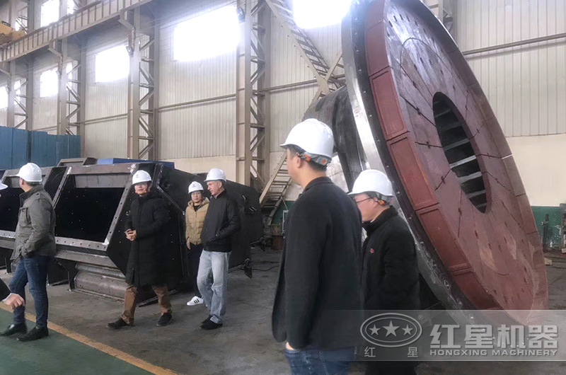 客戶參觀生產(chǎn)車(chē)間 客戶參觀生產(chǎn)車(chē)間