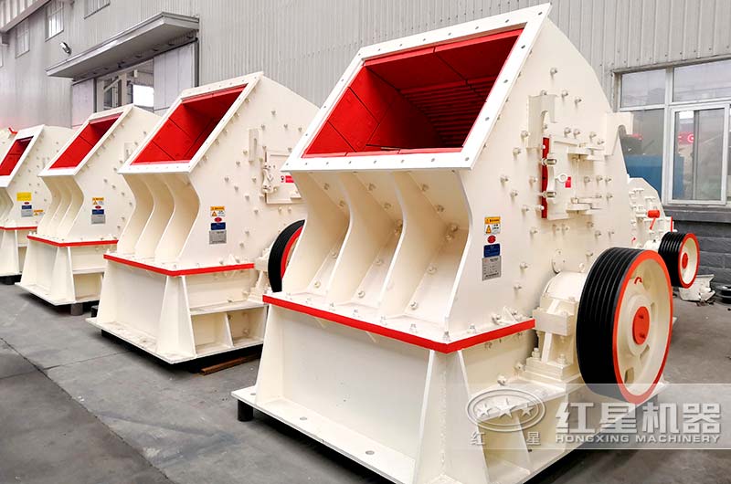 重型錘式破碎機(jī)廠家車間